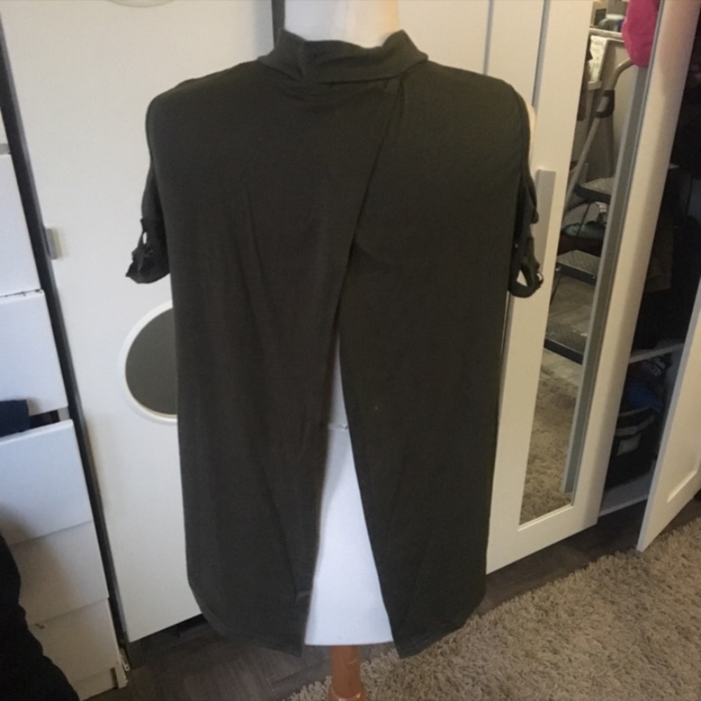Sexy cage out cut top size small - Picture 7 of 7